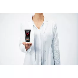 VICHY Homme Hydra Mag C Tusfürdő 200ml