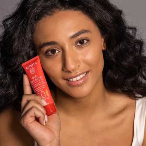 Apivita Bee Sun Safe Színezett arckrém ráncok és pigmentfoltok ellen SPF50 50ml