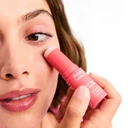 Nuxe PRODIGIEUSE [HYALU] BOOST élénkítő szemstift 8,5g